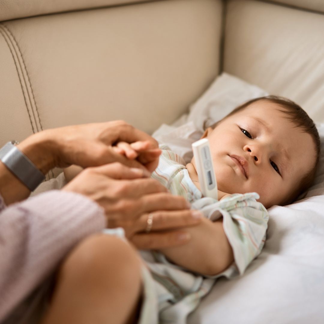 bebe-malade-thermometre-surveillance-fievre-bebe-quand-consulter