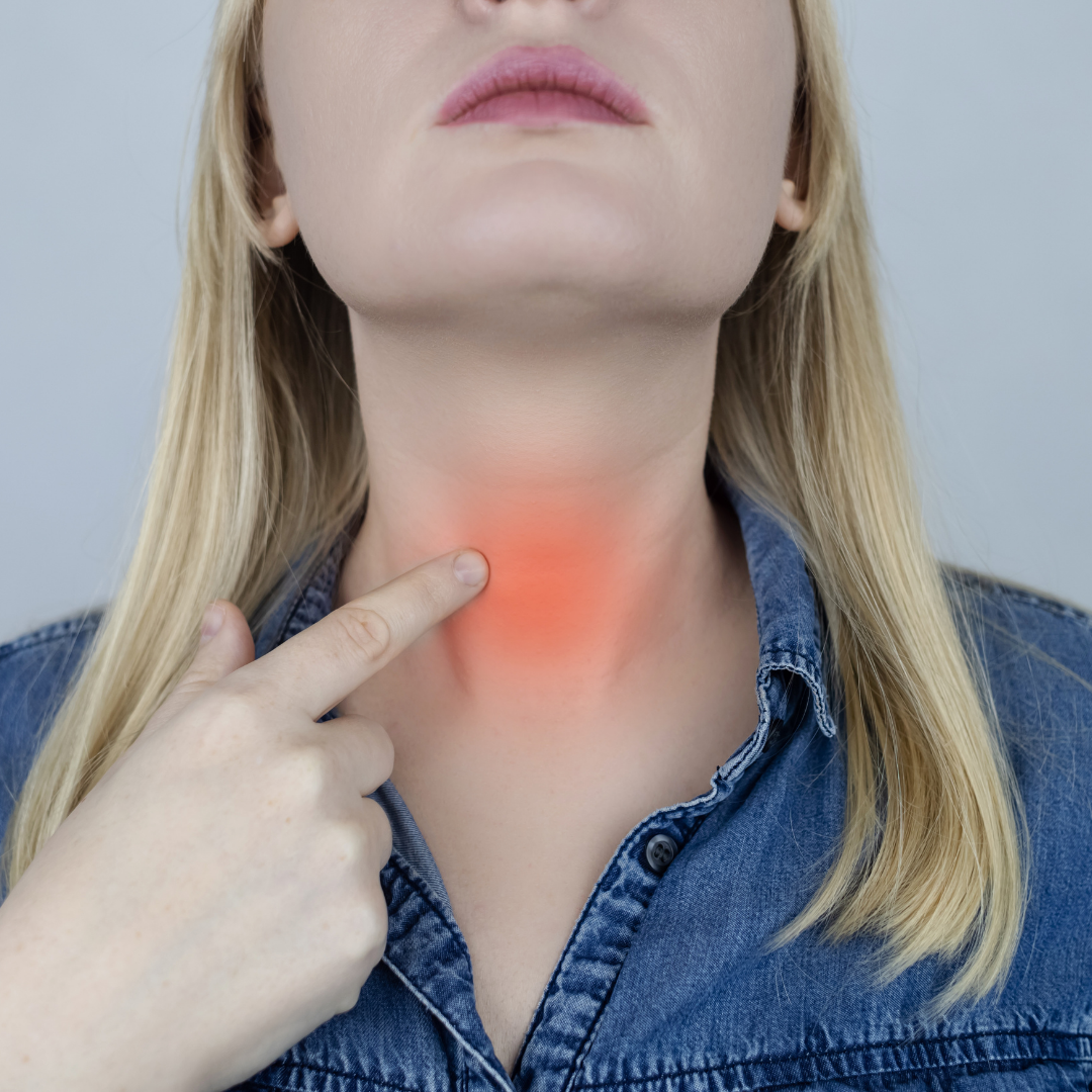 Nodule thyroïdien symptômes : signes à reconnaître à la base du cou