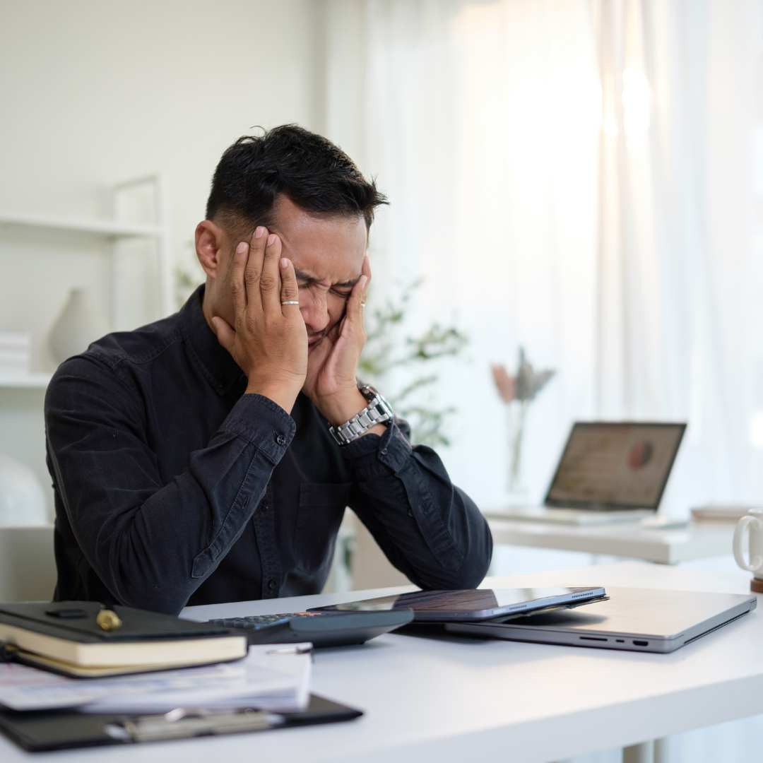 burn-out-symptômes-test-homme-épuisement-professionnel-fatigue-mentale-au-travail