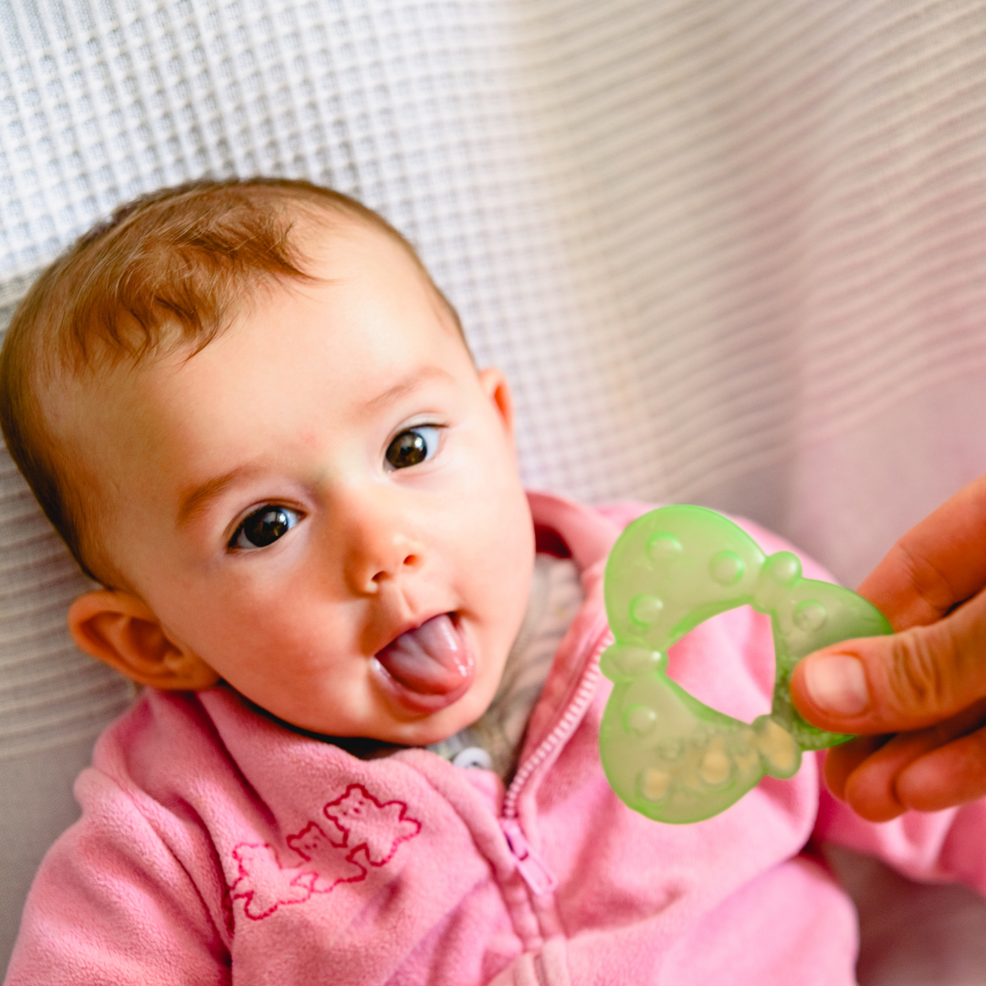 Poussée dentaire bébé : comment le soulager efficacement