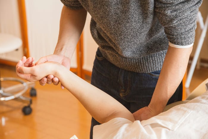 Ostéopathe tendinite : comment trouver le bon spécialiste pour soulager ses douleurs